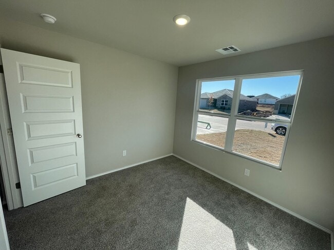 Building Photo - Brand New 4 Bedroom 2 Bathroom in Shawnee ...