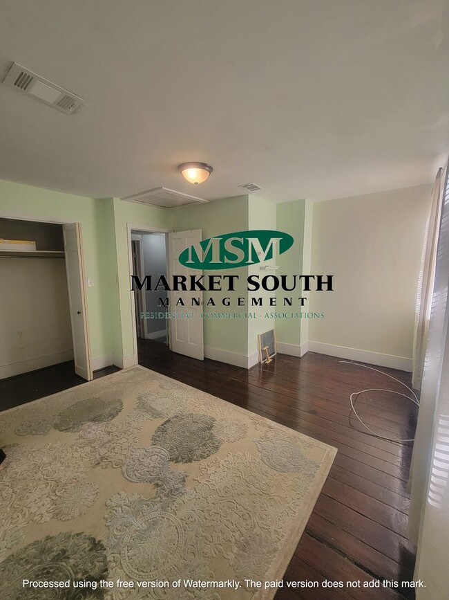 Building Photo - *REDUCED!* BEAUTIFUL JONES STREET APARTMENT