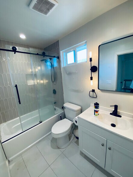 Building Photo - 2128 La Canada Crest Dr