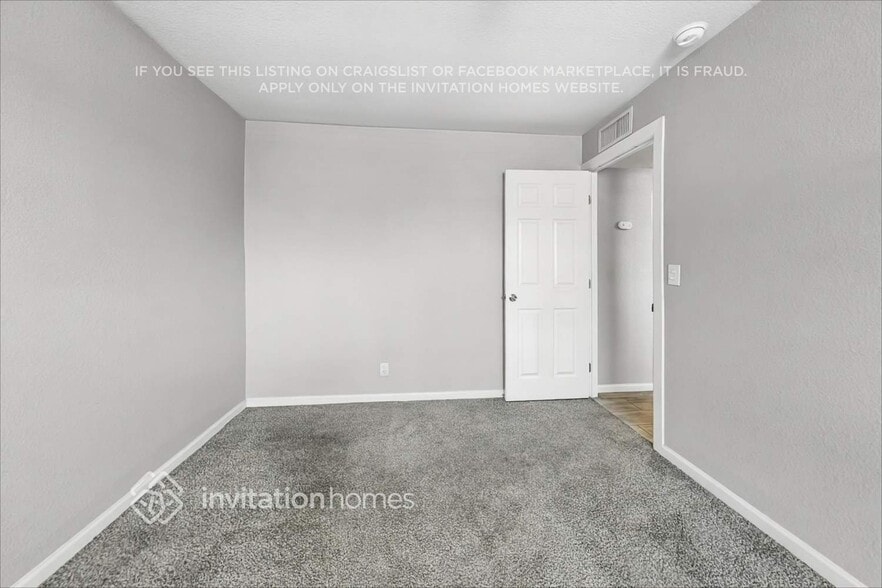 Building Photo - 943 E Manhatton Dr