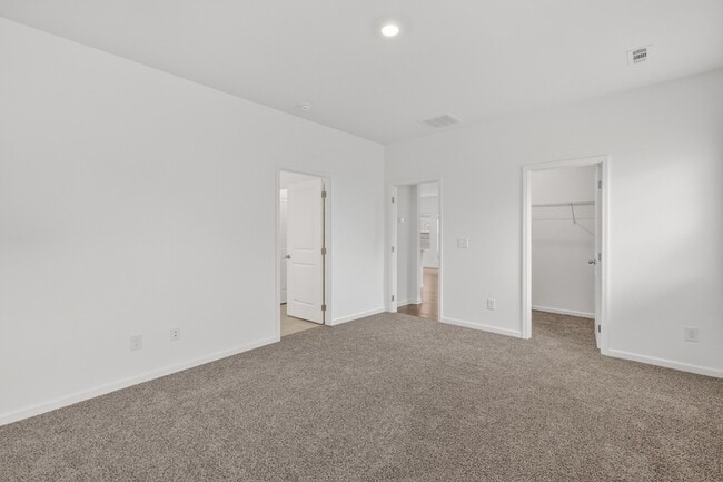 Building Photo - 4909 Russell David Dr