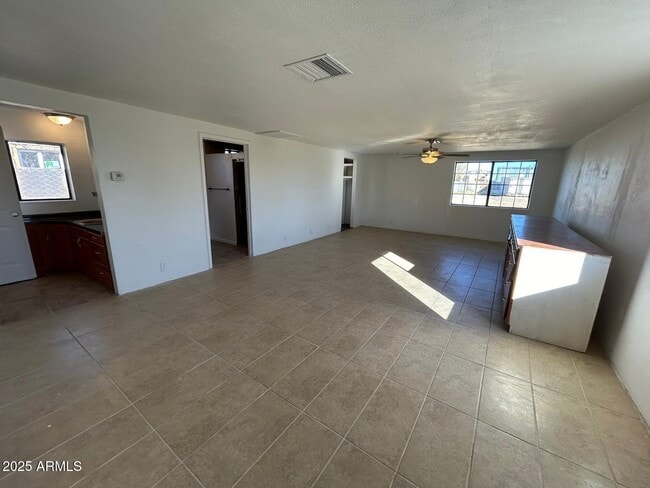 Building Photo - 1957 N Douglas Ave