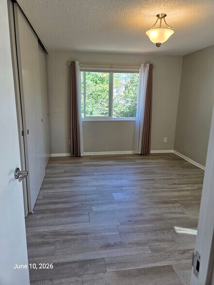 Building Photo - 8555 Fairmount Dr
