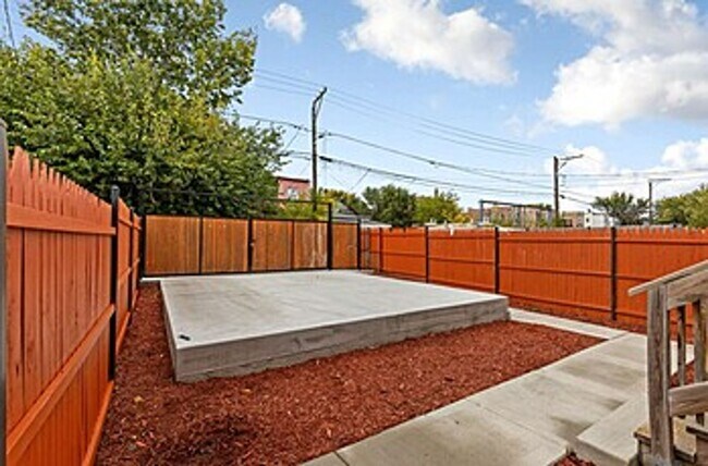 Building Photo - 1826 S Drave Ave