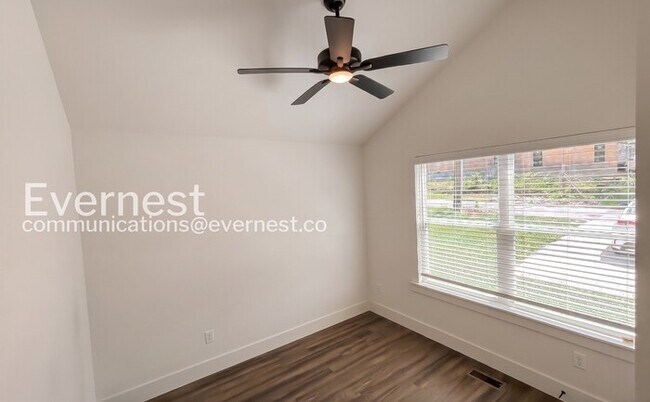 Building Photo - 4 Bed & 2 Bath House in Chattanooga / Pet-Friendly / Available Now!