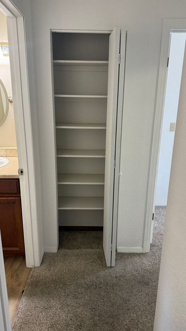 Building Photo - 3 Bed 2 1/4 Bath Townhome