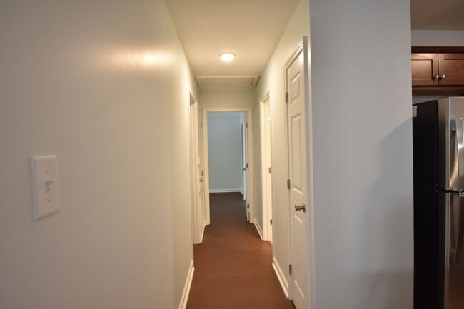 Building Photo - 2 Bedroom and 2 Bath Condo (No Pets)