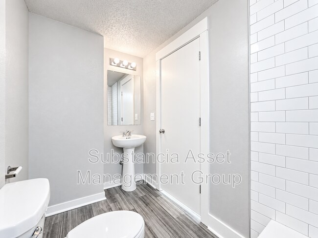 Building Photo - 727 Culbertson Dr