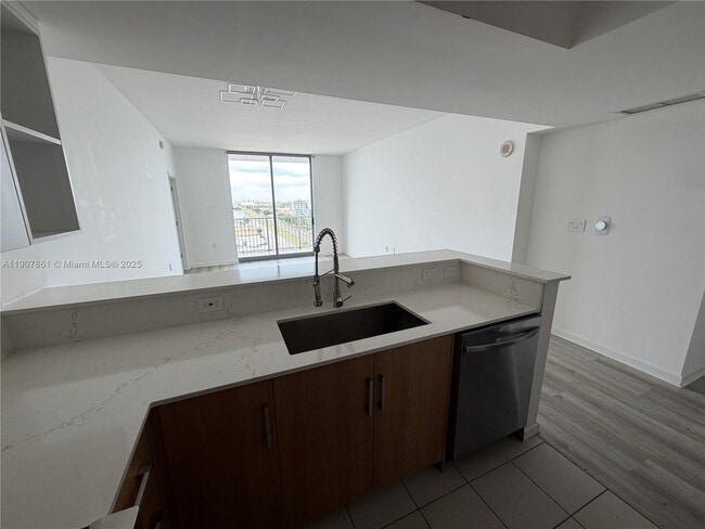 Building Photo - 140 S Dixie Hwy