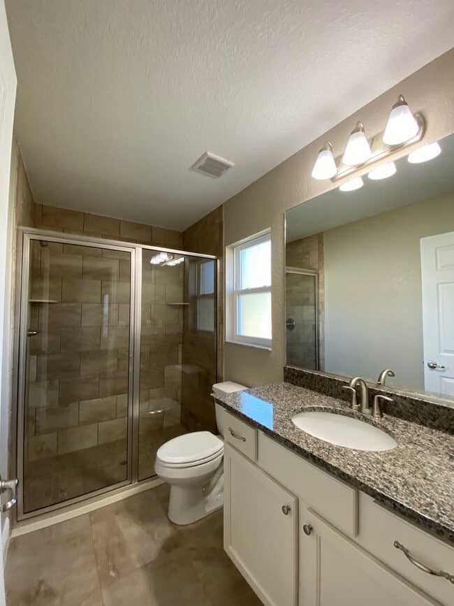 Building Photo - Desirable SW Ocala Neighborhood 3/2/2 **WON"T LAST**