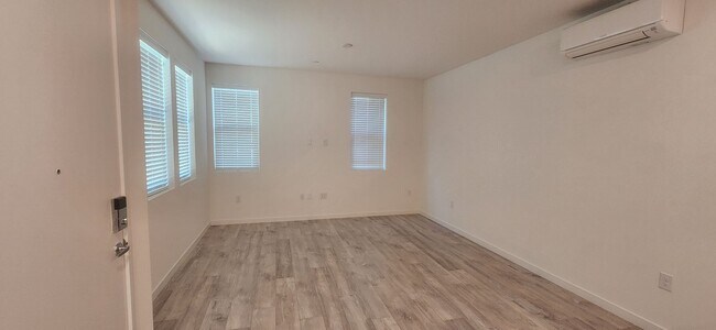 Building Photo - 2 Bedroom 2.5 Bathroom home at the Mill on Broadway