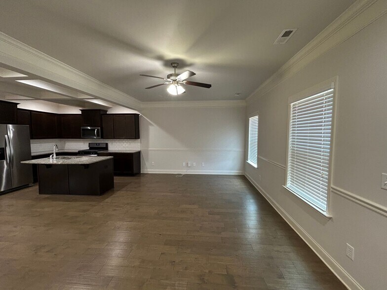 Building Photo - 6016 Barringer Ct