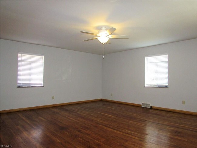 Building Photo - 11509 Lake Ave