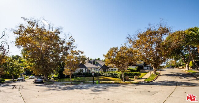 Building Photo - 2771 Club Dr