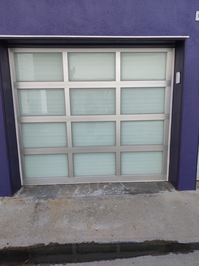 Enclosed Garage with remote - 117 Lighthouse Ct