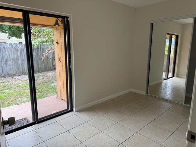Building Photo - 1370 Birkdale Dr