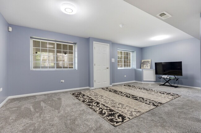 Building Photo - 460 Vaughn Cir