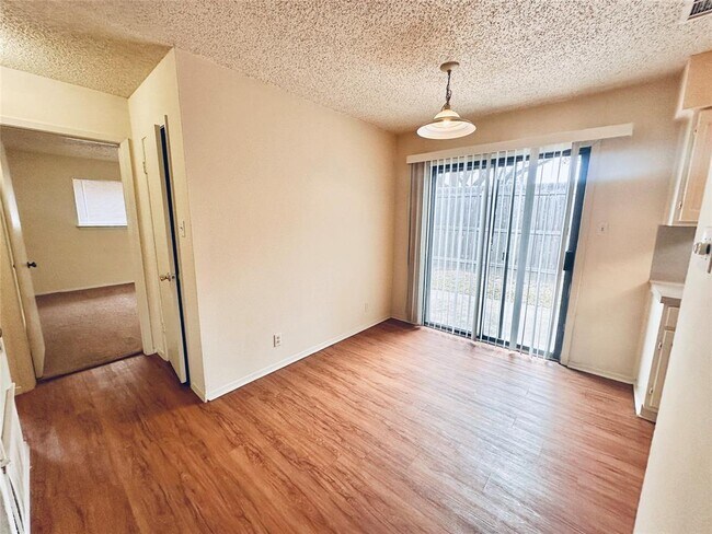 Building Photo - 12504 Tree Line Dr