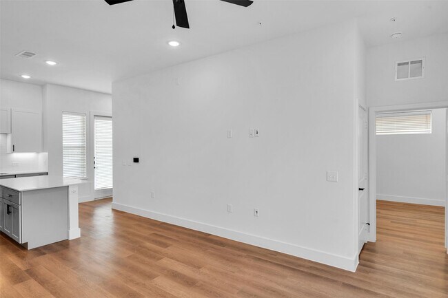 Building Photo - 1412 Forward Dr