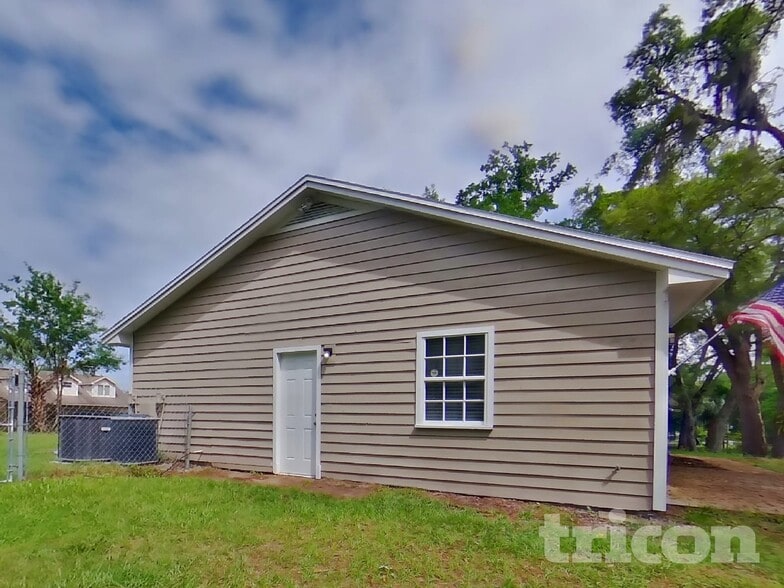 Building Photo - 872 Fairview Ave