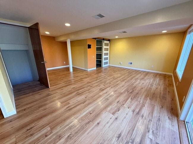 Building Photo - 3 Bed 2.5 Bath Home for Rent, 3.25 Wooded Acres, Oconomowoc Area Schools