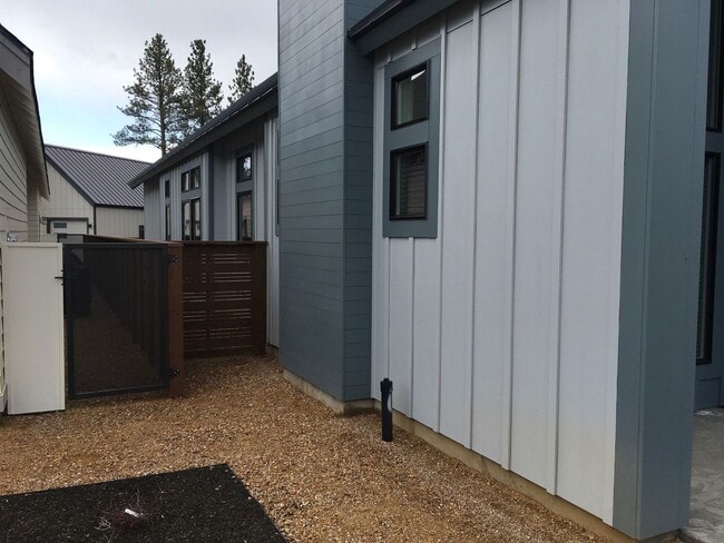 Building Photo - 145 W Heising Dr
