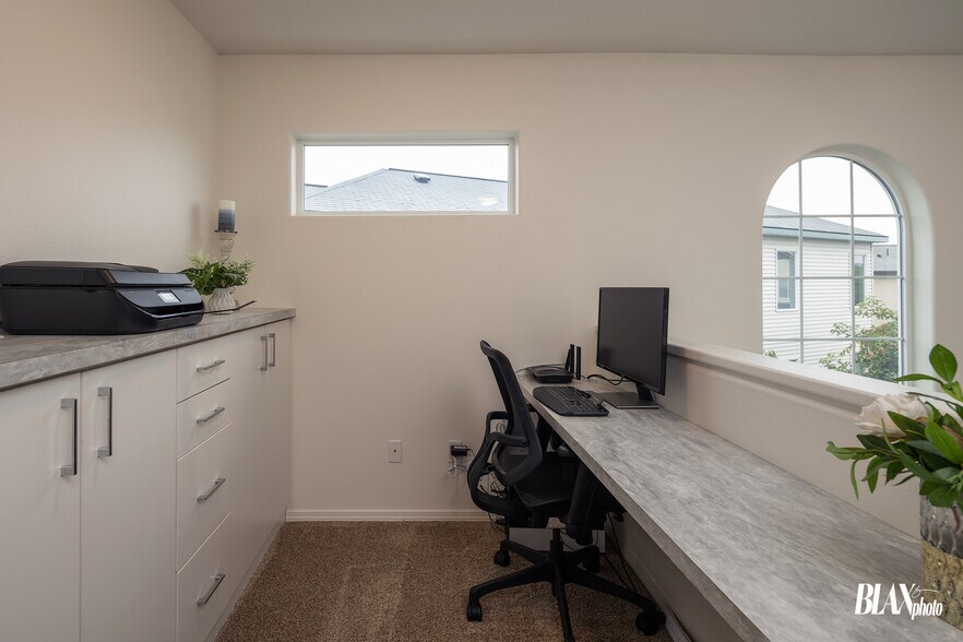 Open workspace - 11050 Solitude Cir