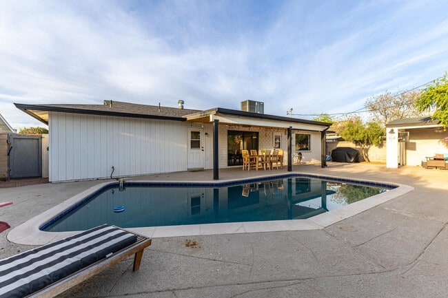 Building Photo - 8335 E Weldon Ave