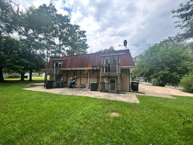 Building Photo - 2355-2355 Hickory St