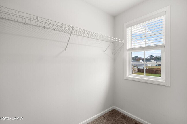 Building Photo - 98 Great Bend Dr