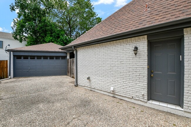 Building Photo - 11906 Pepperdine Ln