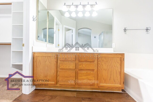 Building Photo - 1431 E Encinas Ave