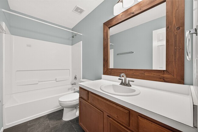 Building Photo - 22210 Bellow Glen Dr