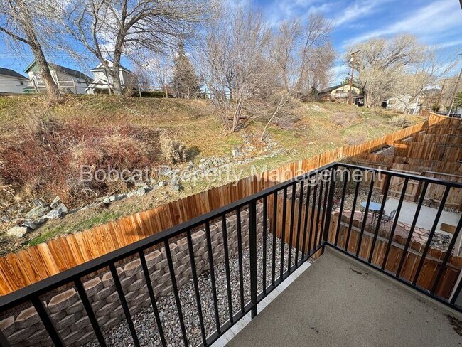 Building Photo - 1292 Saltern Dr