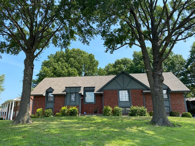 Front yardk - 1202 NW 6th St