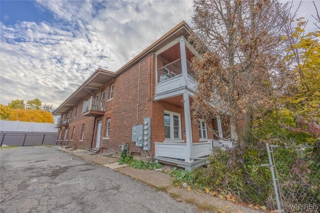 Building Photo - 2253 Niagara St