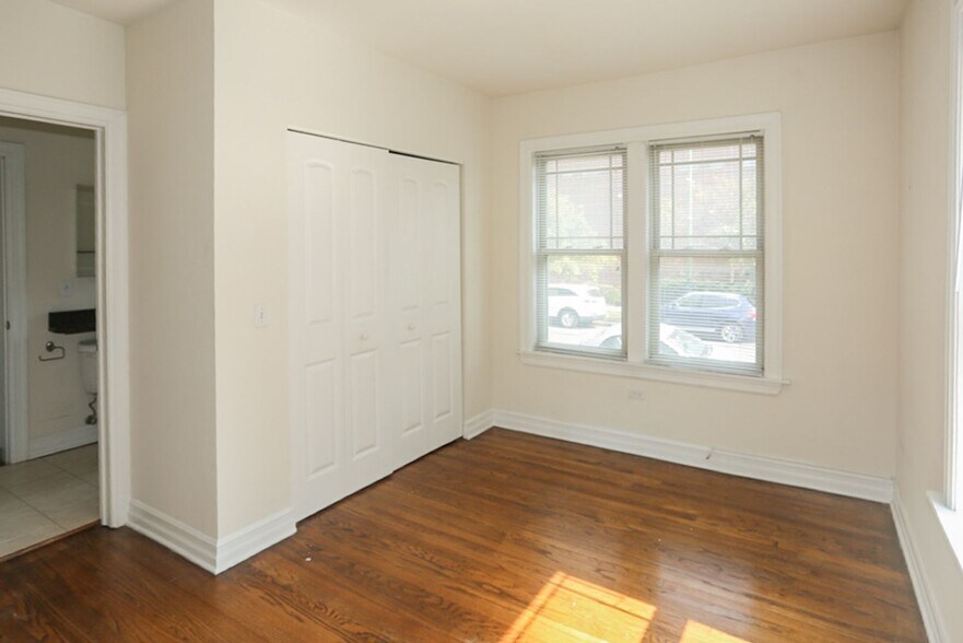 Building Photo - 3814 N Sheffield Ave