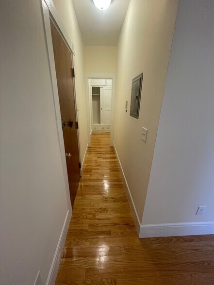 Building Photo - 508 Beacon St