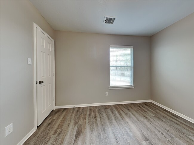 Building Photo - 16326 Royal Fort Ln