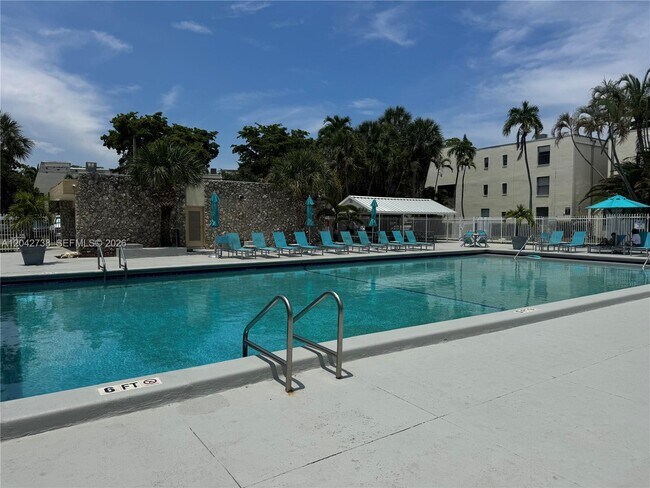 Building Photo - 20200 W Country Club Dr