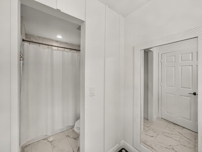 Building Photo - 6017 Newport Village Way