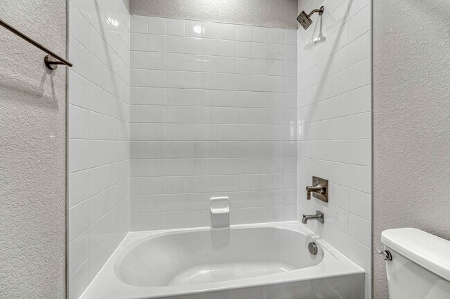 Building Photo - 13881 Bunny Hop Ln