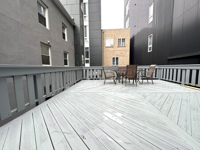 Building Photo - Gorgeous Studio Apartment in Fishtown with...