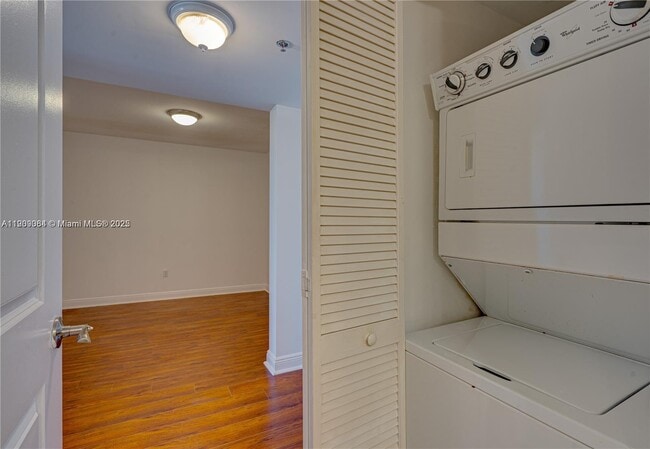 Building Photo - 2641 N Flamingo Rd