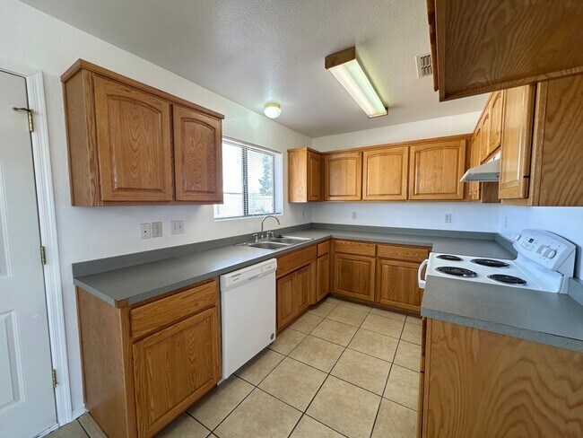Building Photo - 6527 Nielsen Way