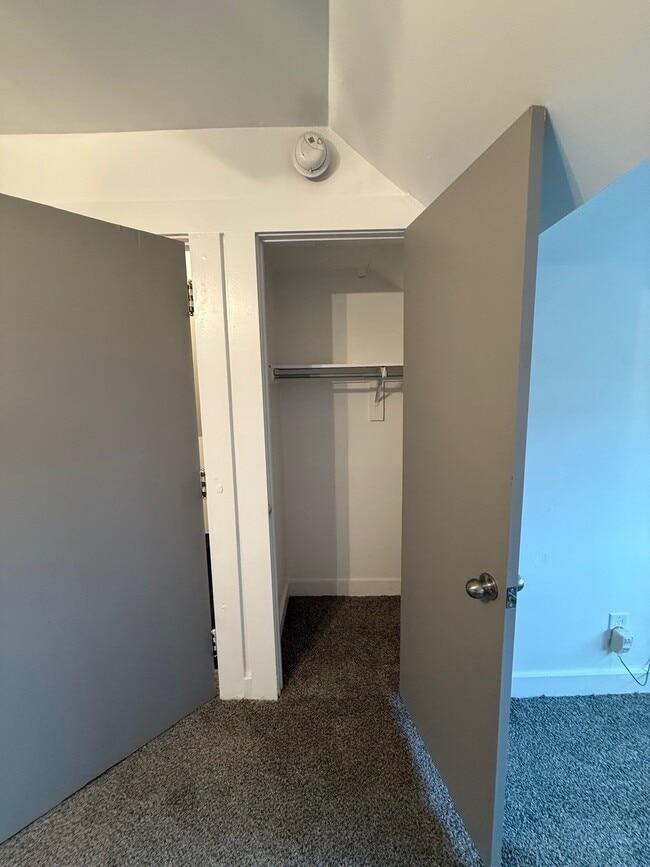 Building Photo - 1117 N B St