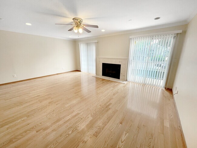 Building Photo - 379 N Mentor Ave