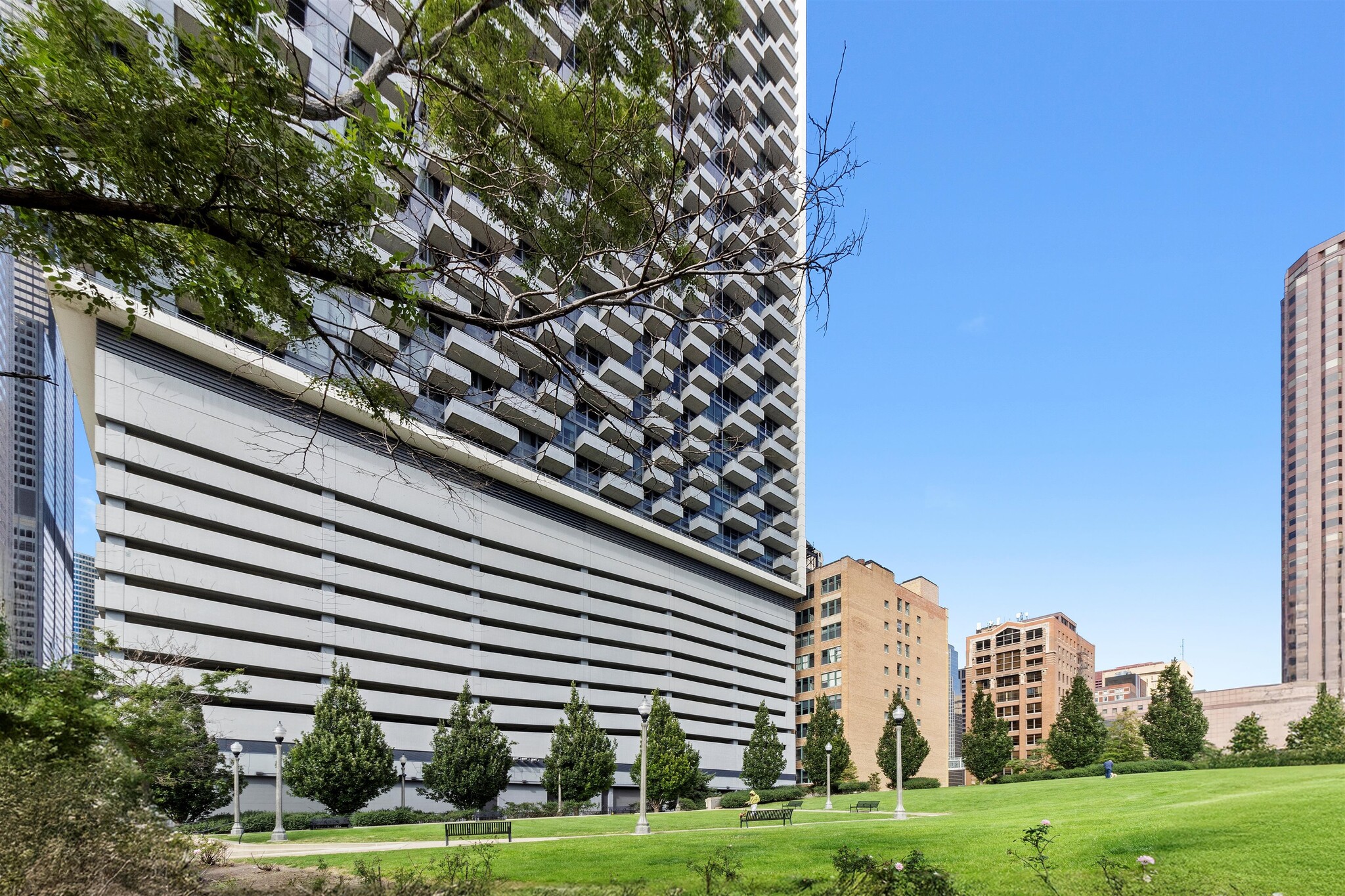 Building Photo - 235 W Van Buren St