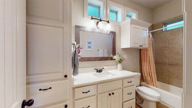 Building Photo - 105 Luther St