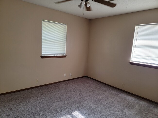 Building Photo - 3201 Chisholm Trail